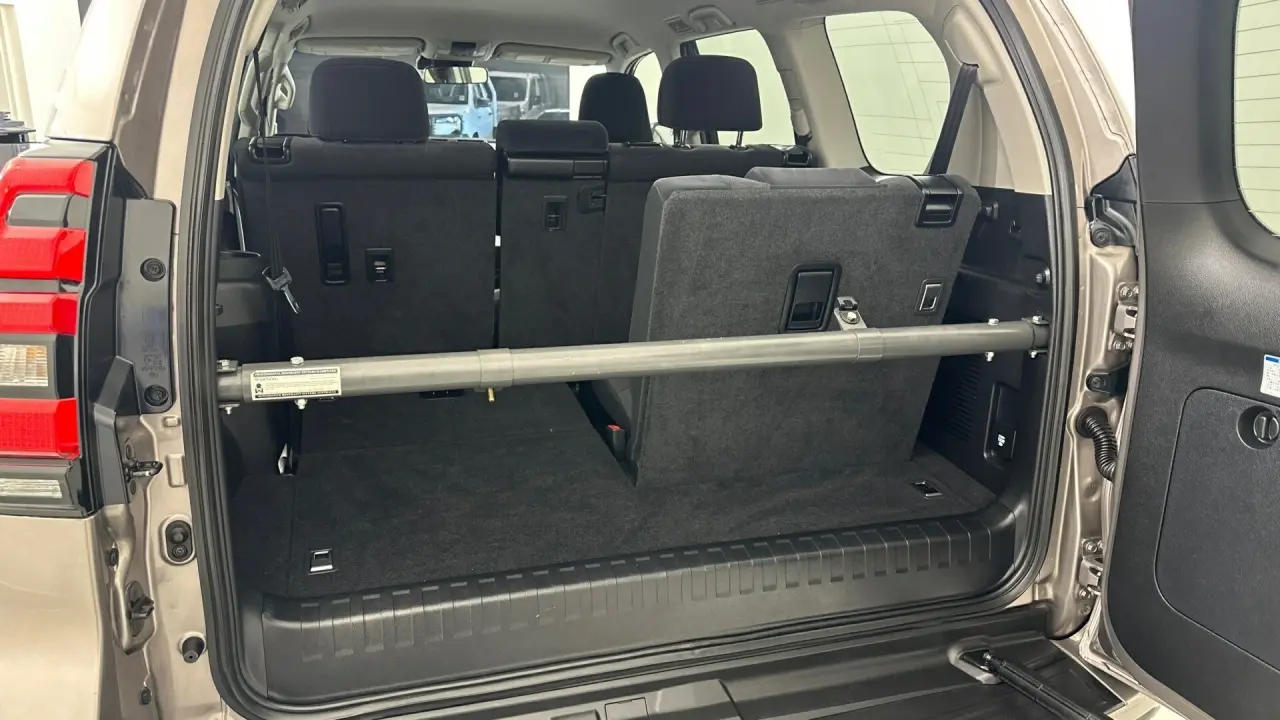 2021 Toyota Landcruiser Prado Gallery Image 16