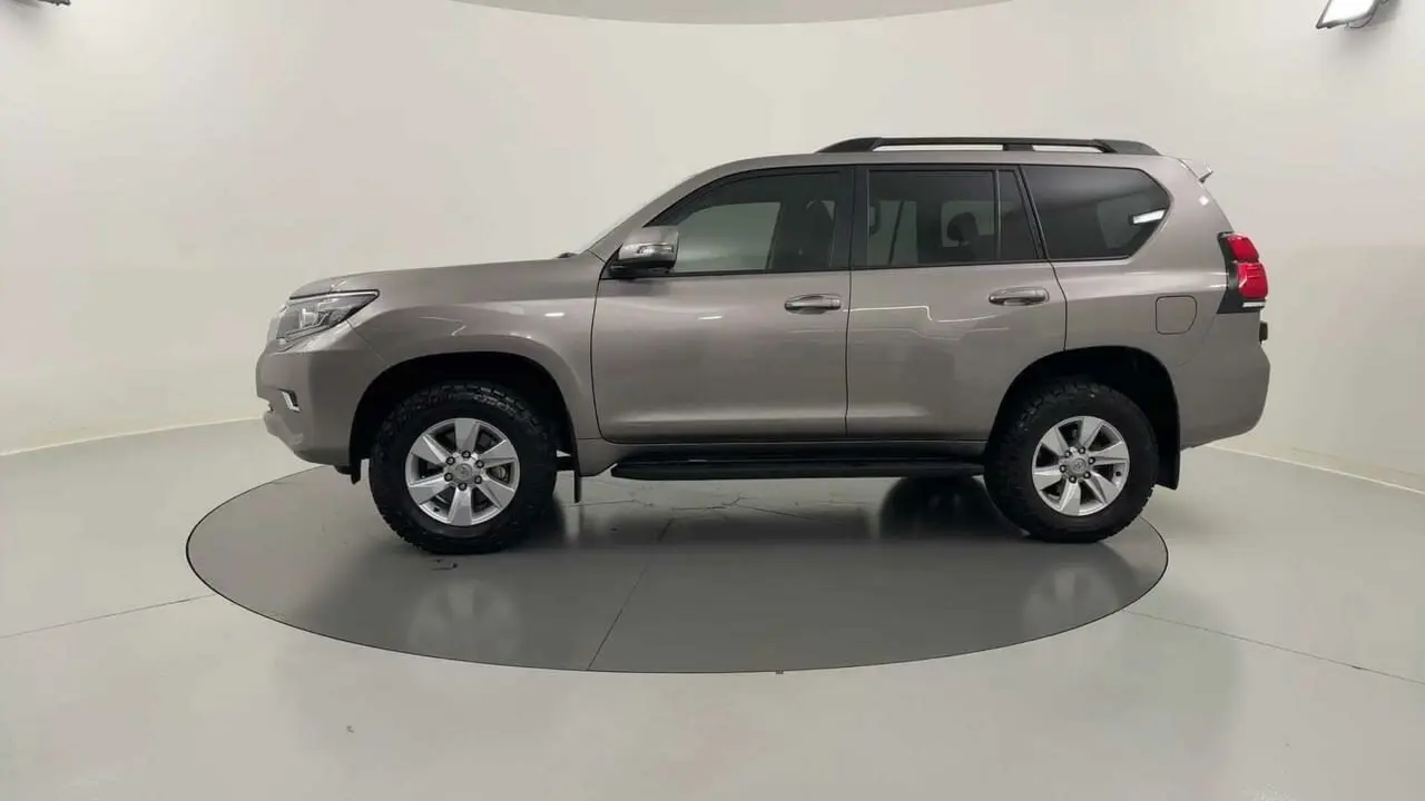 2021 Toyota Landcruiser Prado Gallery Image 2