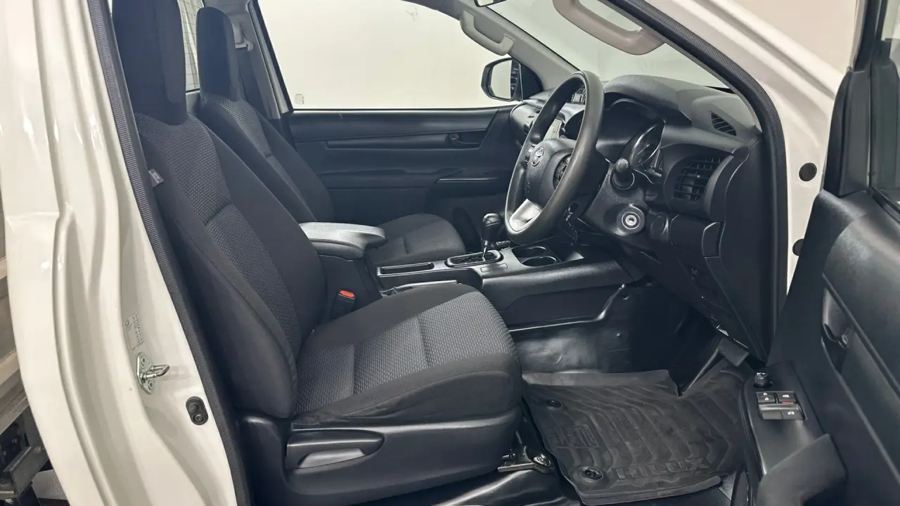 2023 Toyota Hilux Gallery Image 13