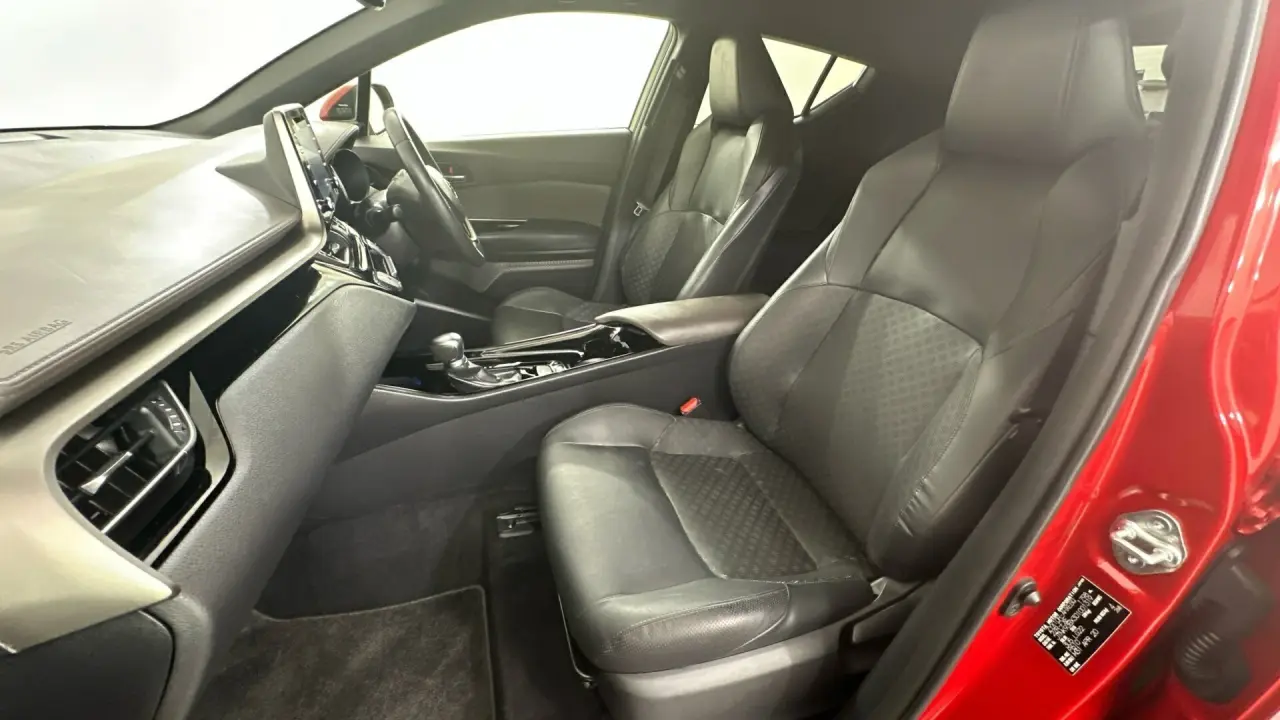 2020 Toyota C-HR Gallery Image 10