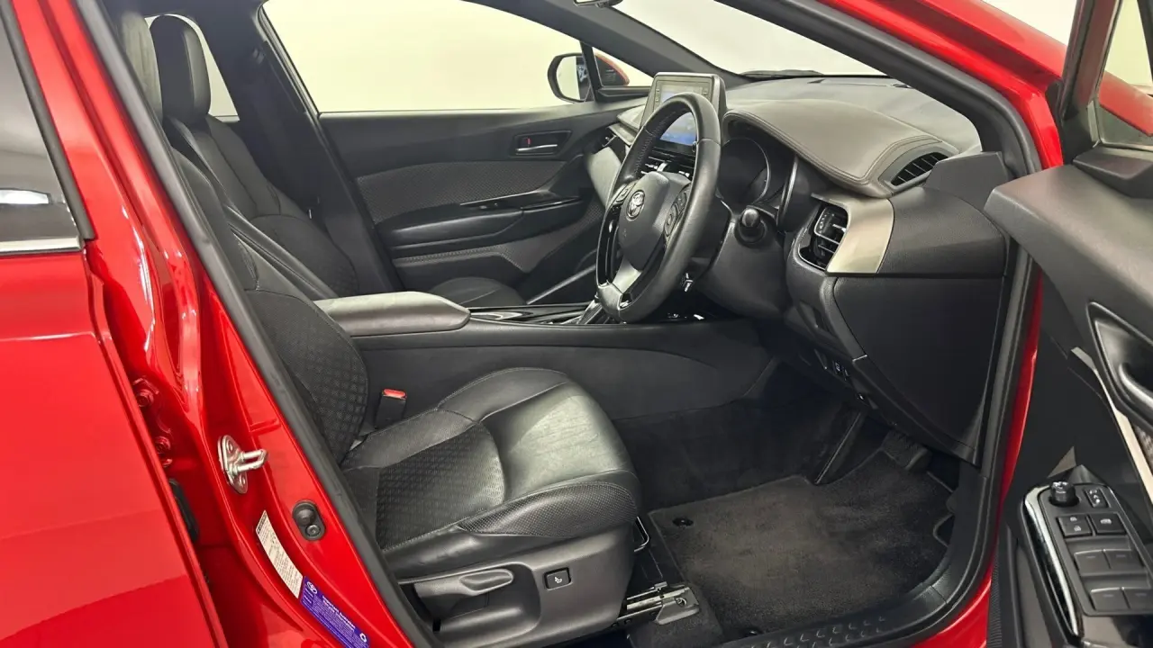 2020 Toyota C-HR Gallery Image 11