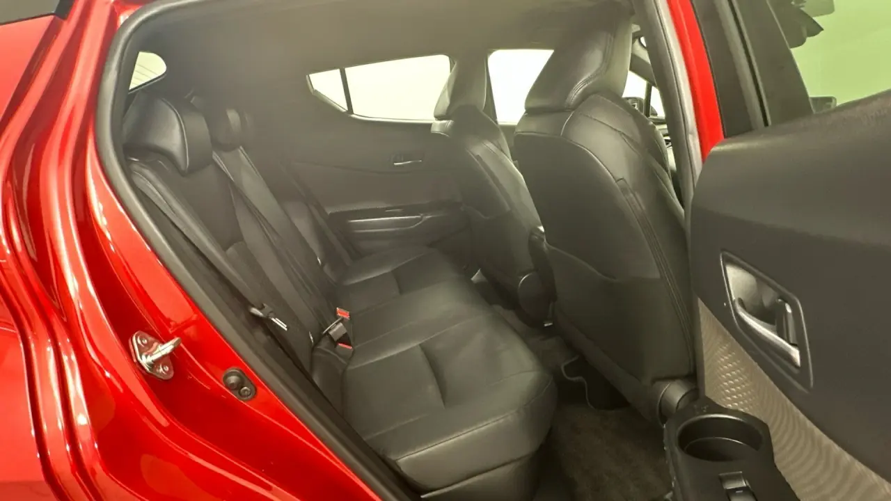 2020 Toyota C-HR Gallery Image 12