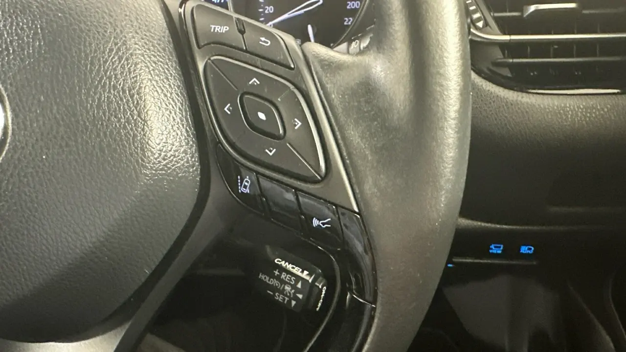 2020 Toyota C-HR Gallery Image 15