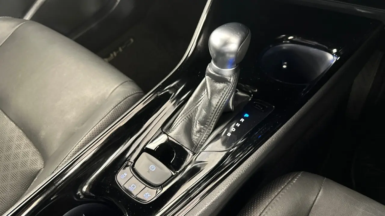 2020 Toyota C-HR Gallery Image 16