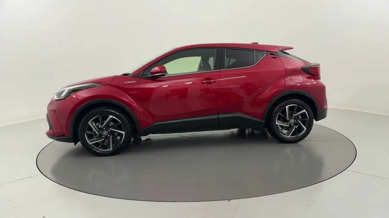 2020 Toyota C-HR Gallery Image 2