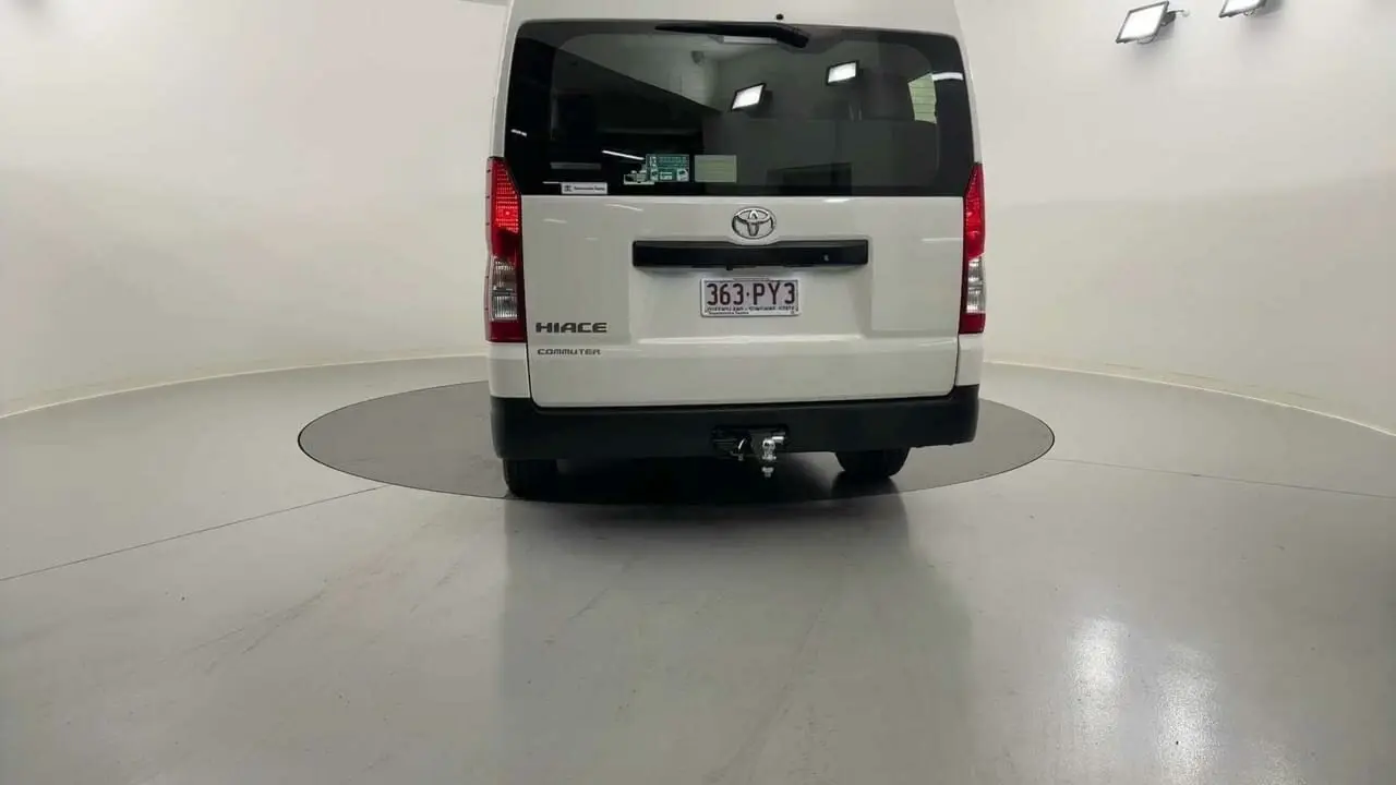 2021 Toyota HiAce Gallery Image 4