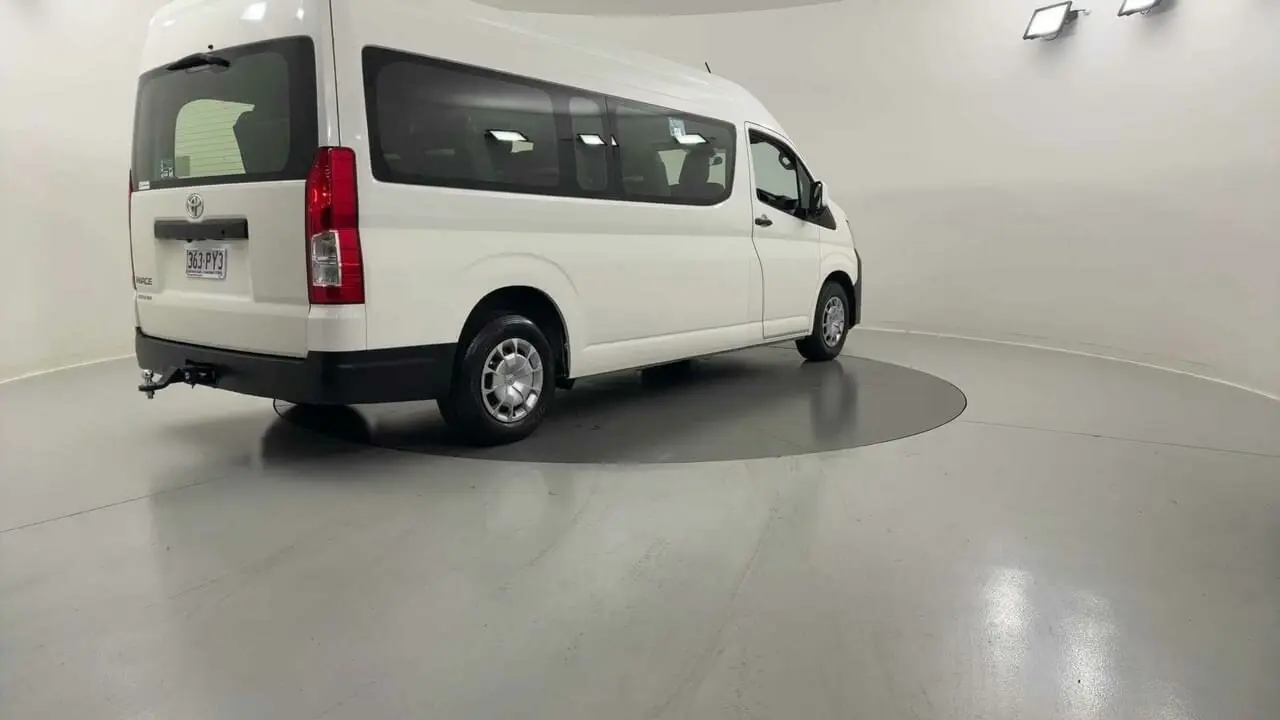 2021 Toyota HiAce Gallery Image 5