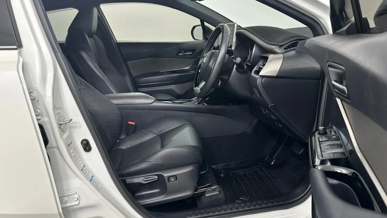 2021 Toyota C-HR Gallery Image 13