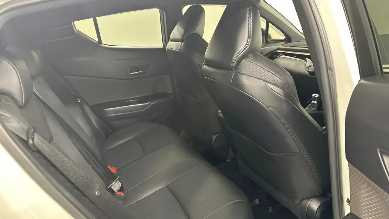 2021 Toyota C-HR Gallery Image 14