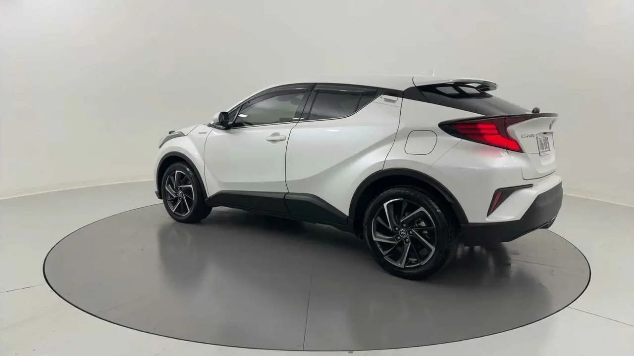 2021 Toyota C-HR Gallery Image 2
