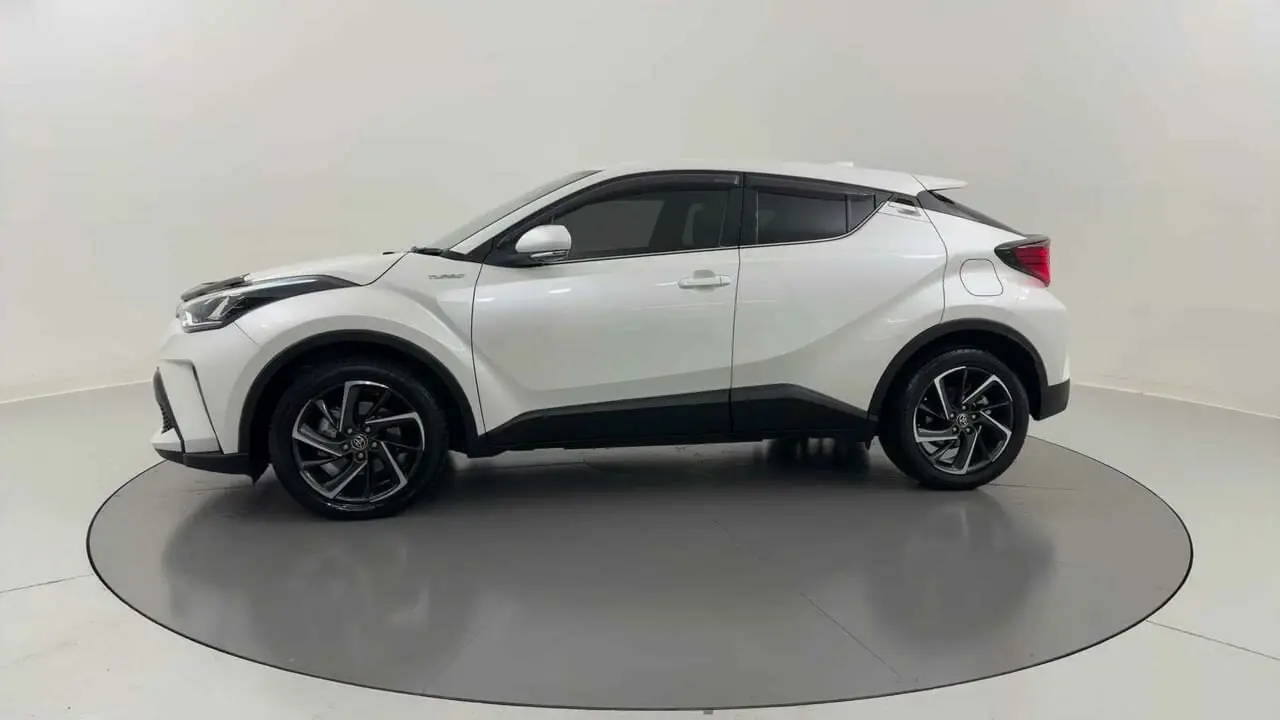 2021 Toyota C-HR Gallery Image 3