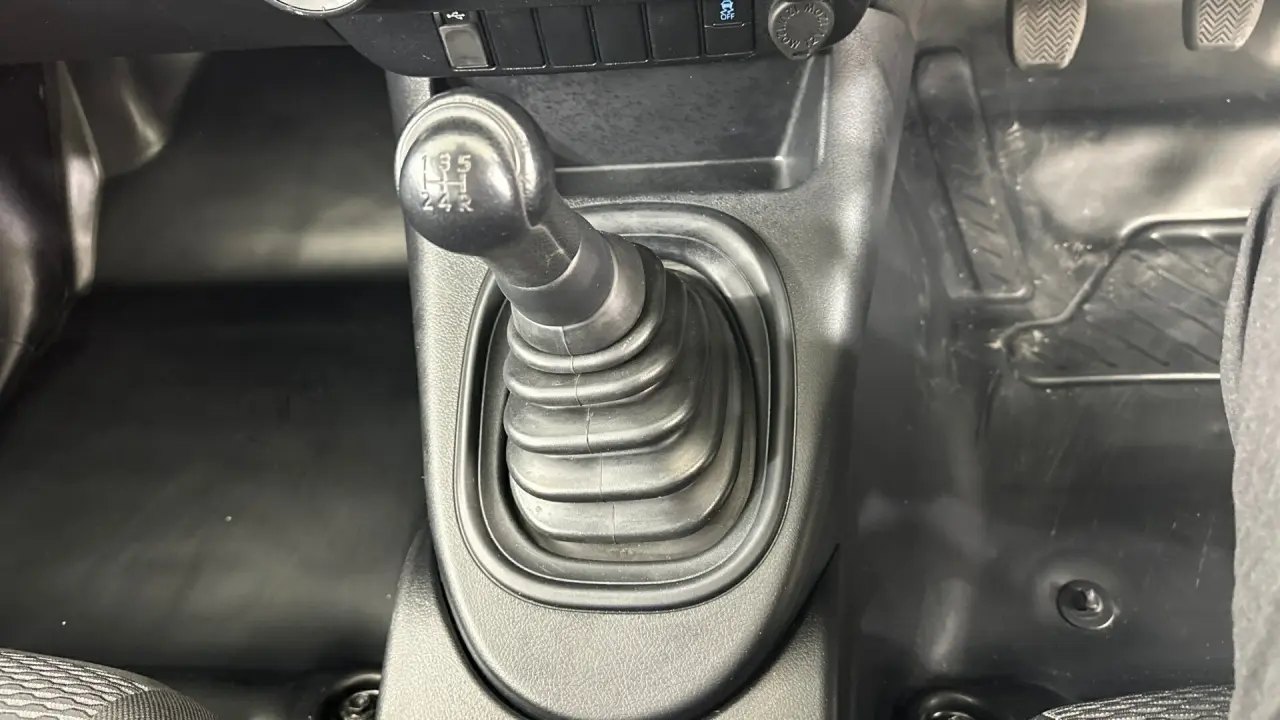 2021 Toyota Hilux Gallery Image 12