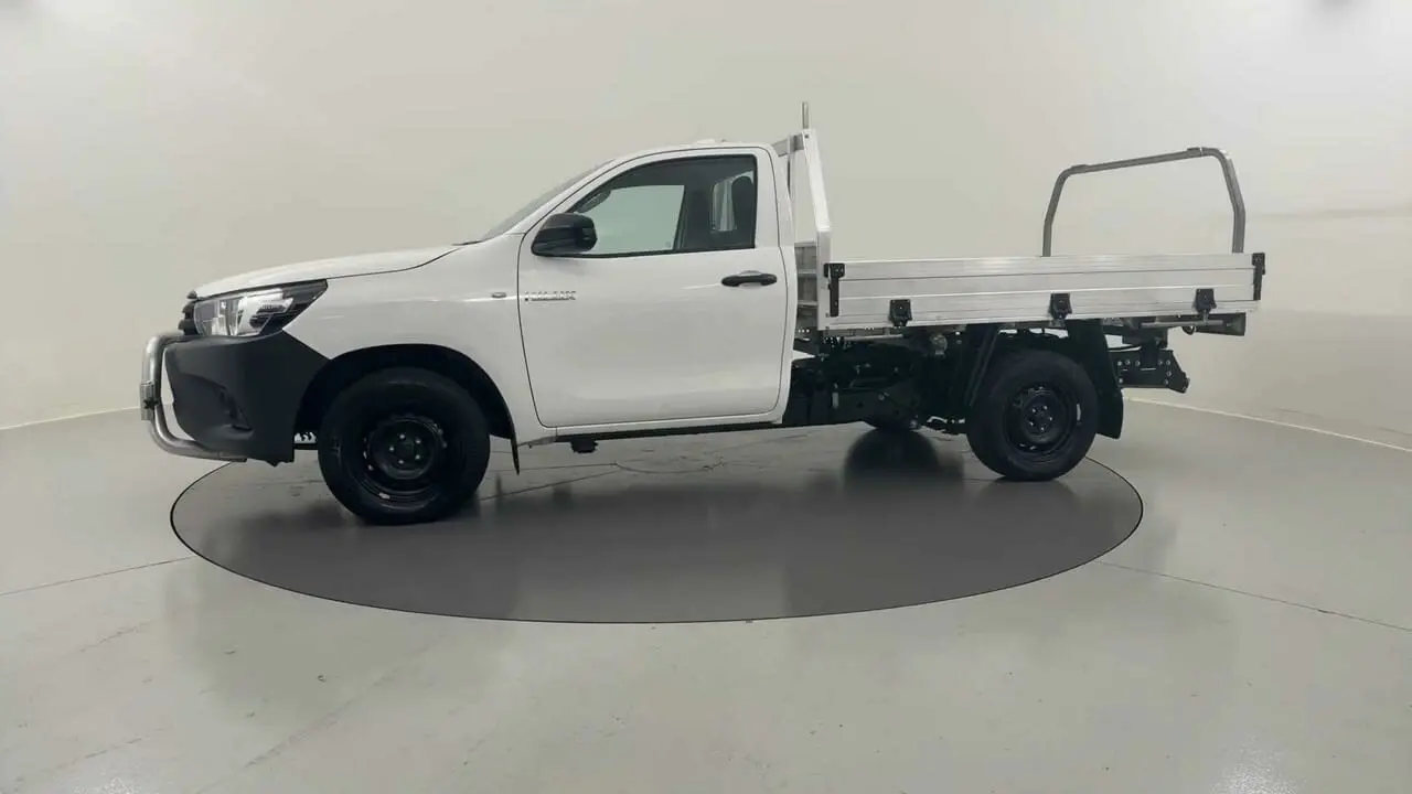 2021 Toyota Hilux Gallery Image 3