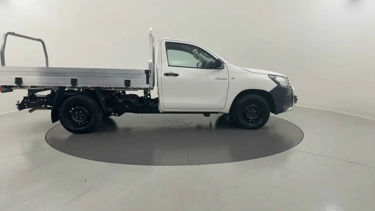 2021 Toyota Hilux Gallery Image 6