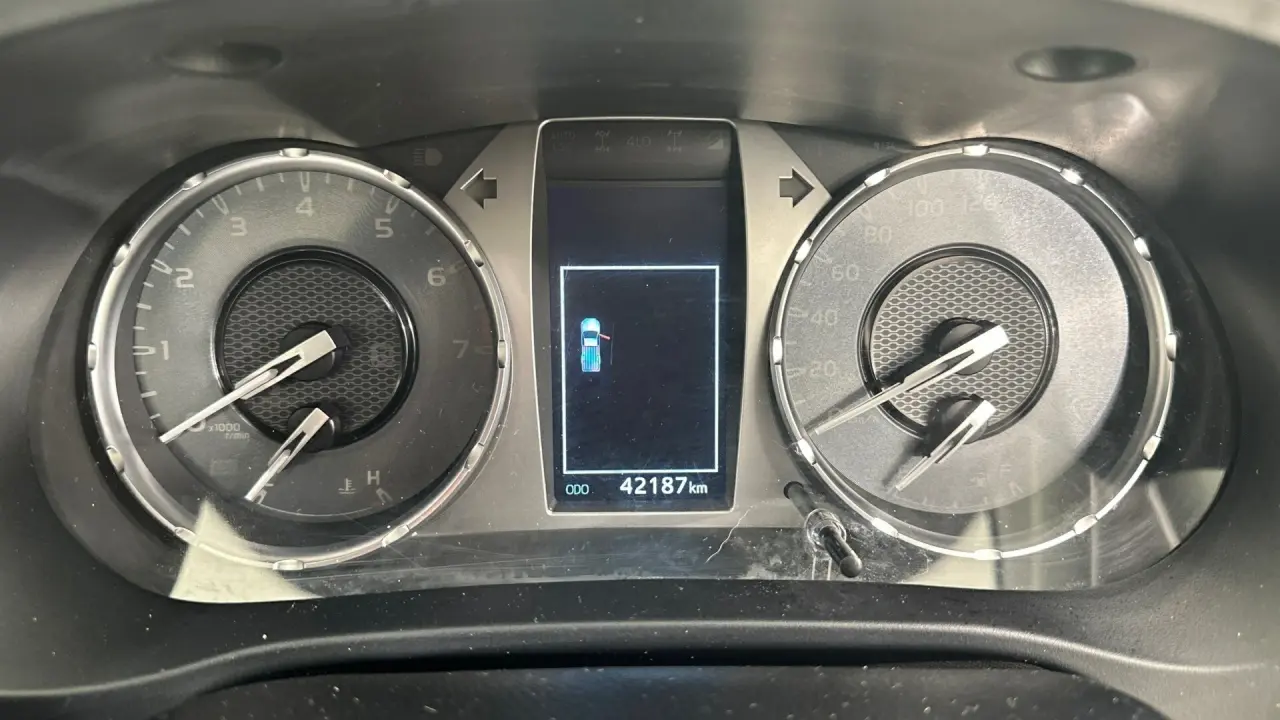 2021 Toyota Hilux Gallery Image 9