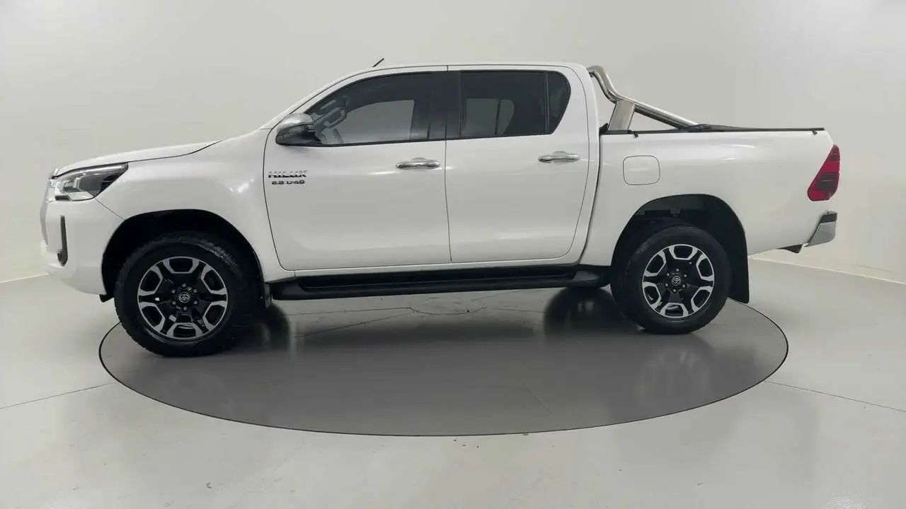 2021 Toyota Hilux Gallery Image 2