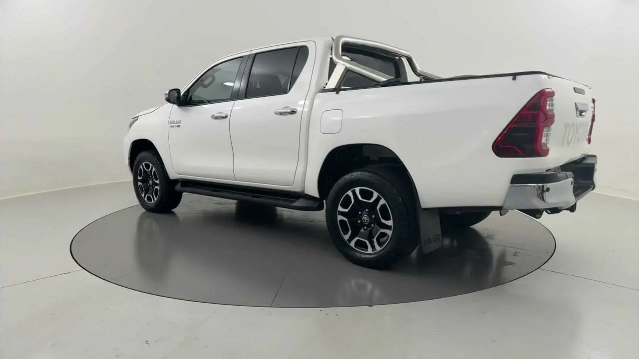 2021 Toyota Hilux Gallery Image 3