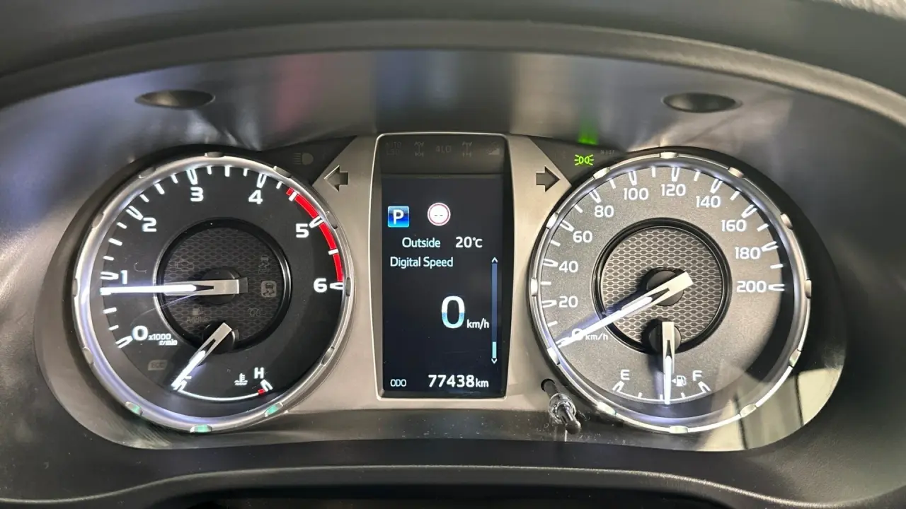 2021 Toyota Hilux Gallery Image 9