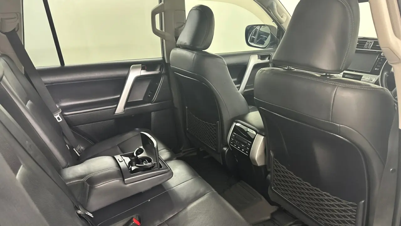 2019 Toyota Landcruiser Prado Gallery Image 17