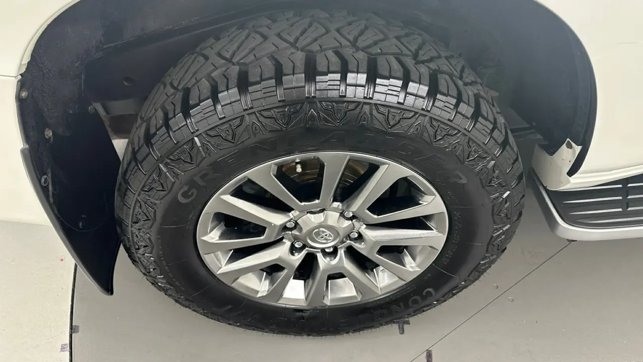 2019 Toyota Landcruiser Prado Gallery Image 23