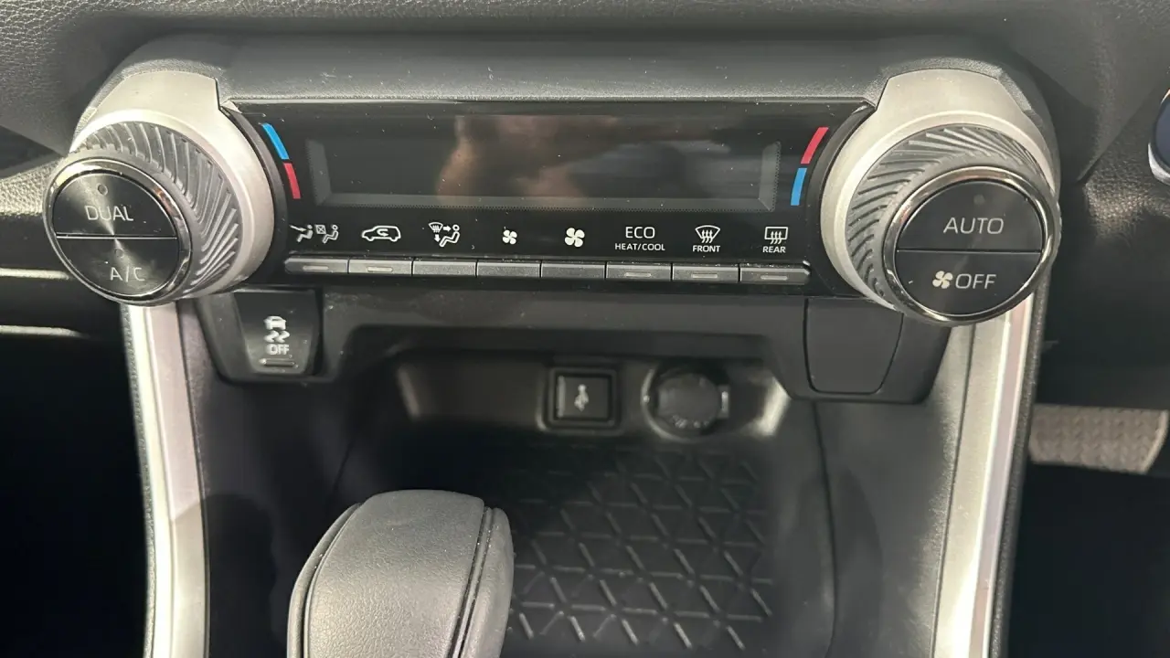2022 Toyota RAV4 Gallery Image 15