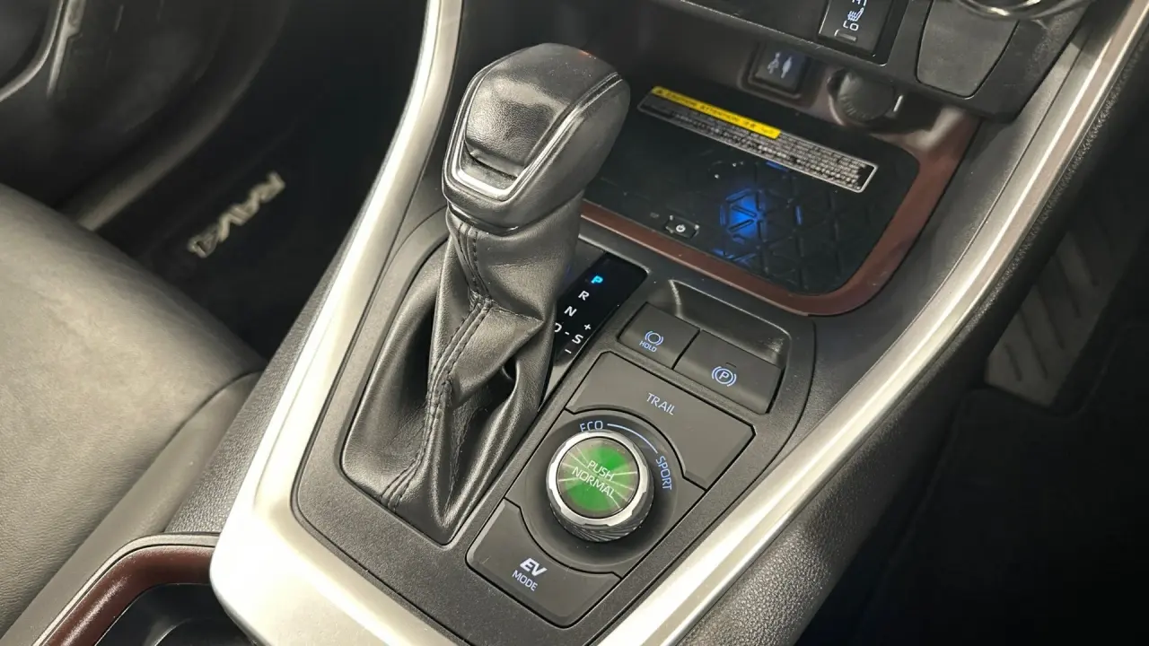 2019 Toyota RAV4 Gallery Image 16
