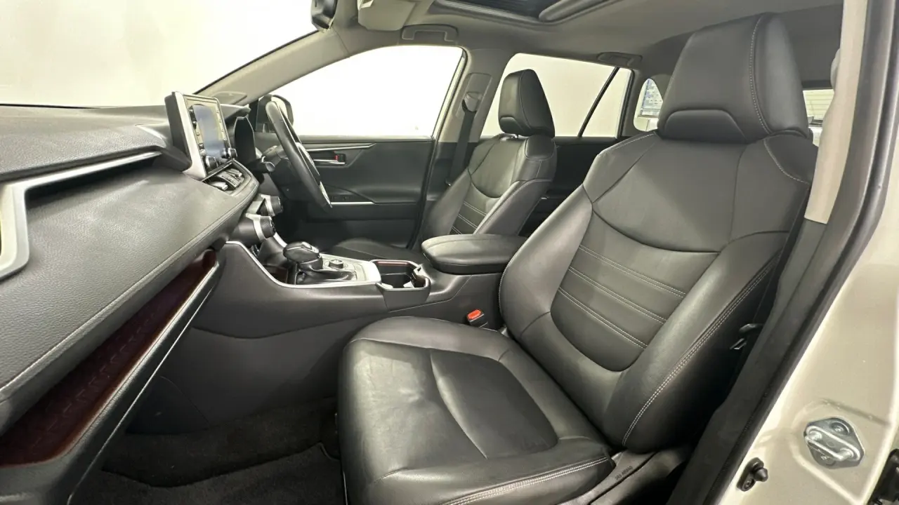 2019 Toyota RAV4 Gallery Image 17