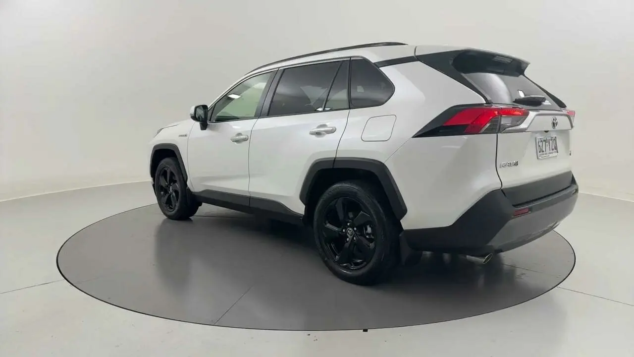 2019 Toyota RAV4 Gallery Image 3