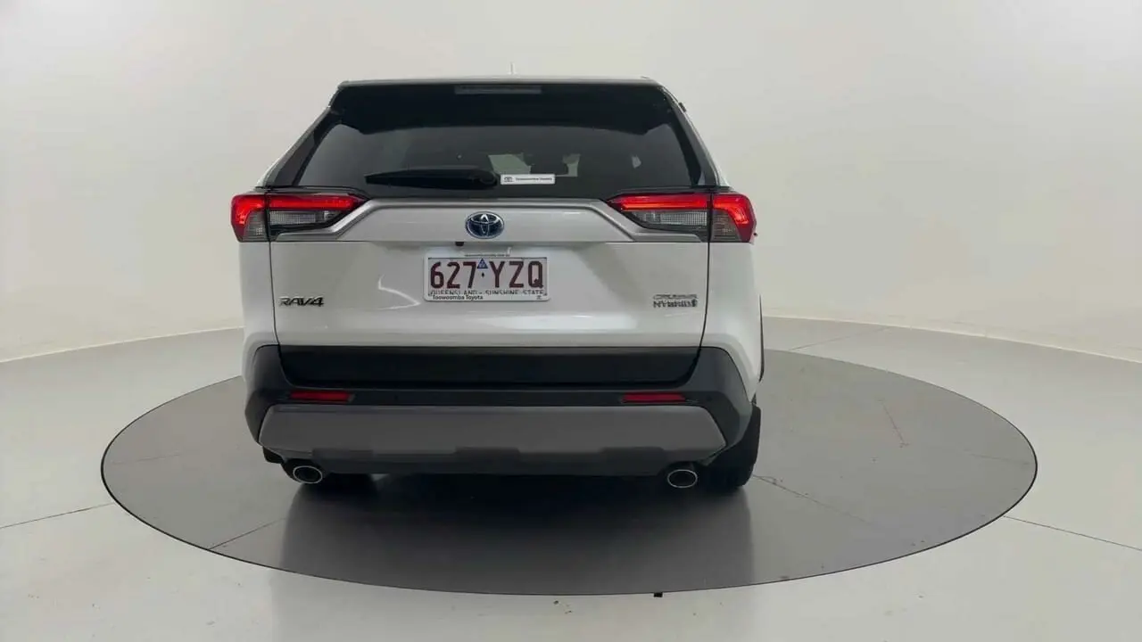 2019 Toyota RAV4 Gallery Image 4