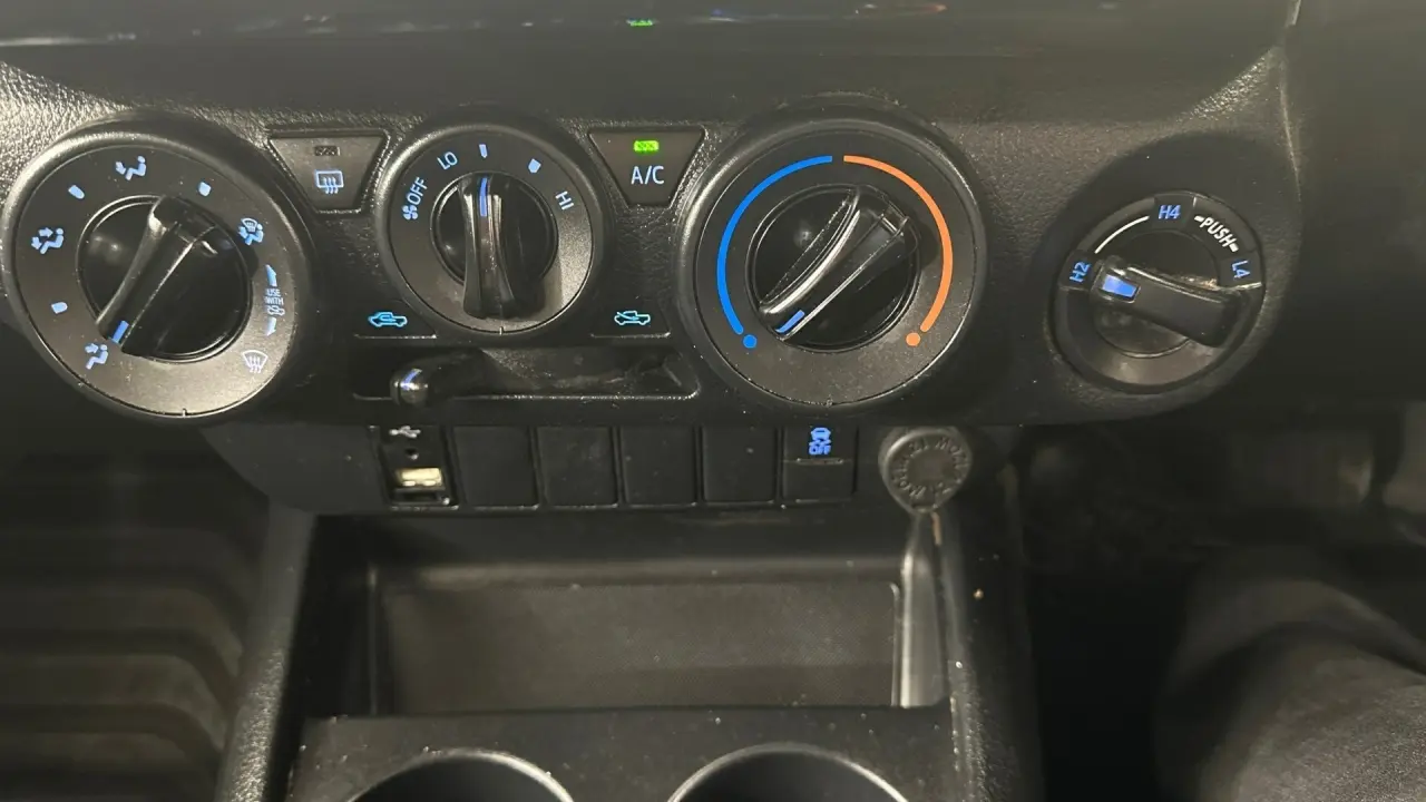 2023 Toyota Hilux Gallery Image 14