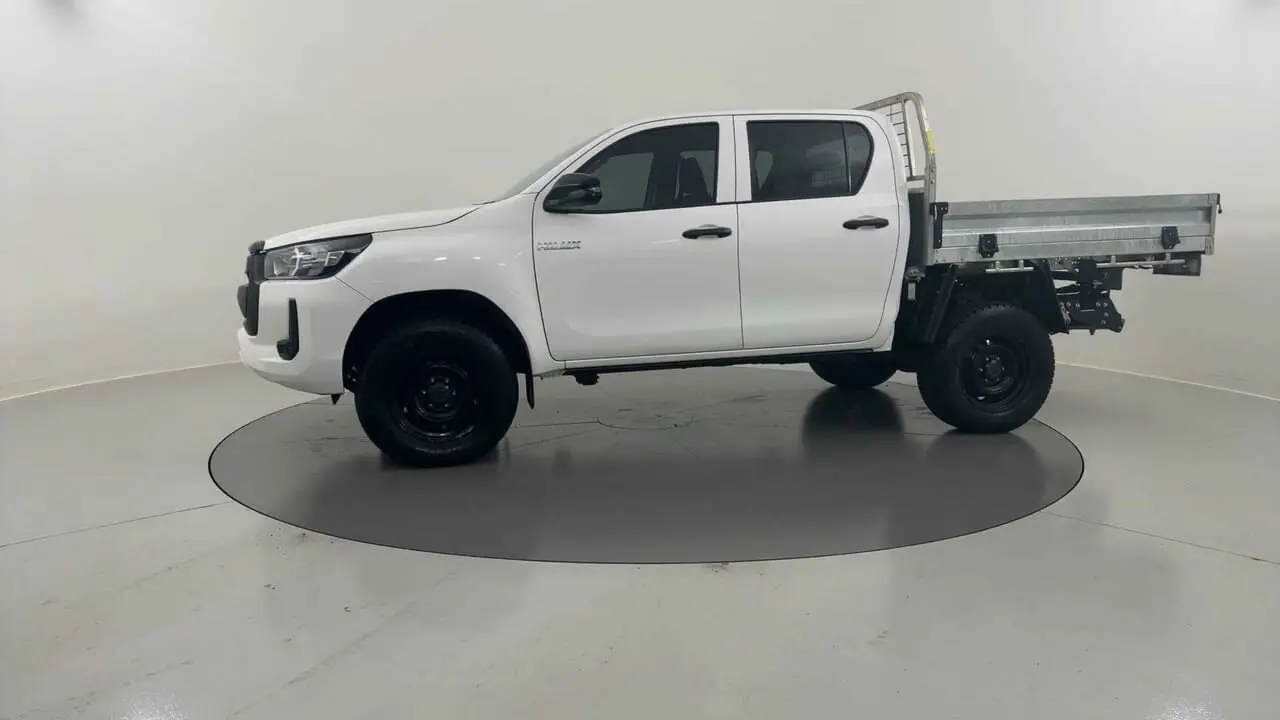 2023 Toyota Hilux Gallery Image 2