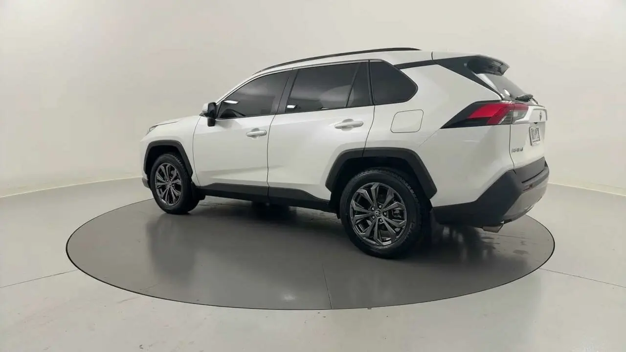 2022 Toyota RAV4 Gallery Image 4