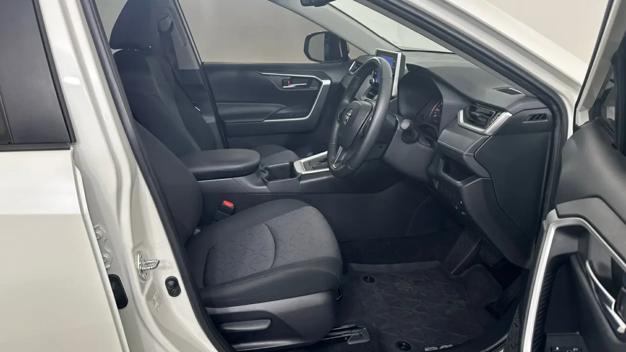 2022 Toyota RAV4 Gallery Image 9