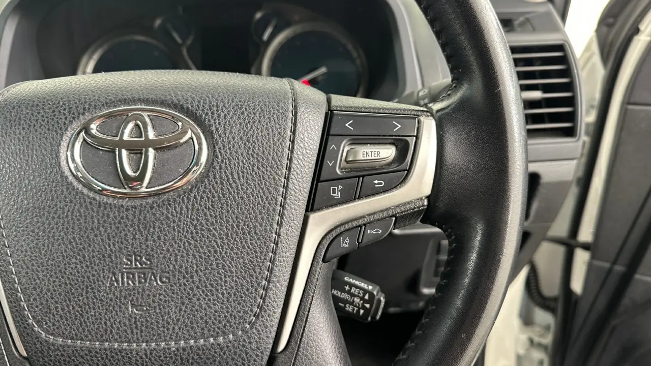 2020 Toyota Landcruiser Prado Gallery Image 10