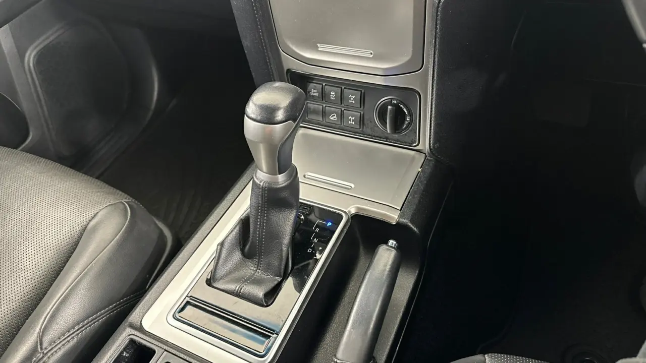 2020 Toyota Landcruiser Prado Gallery Image 13