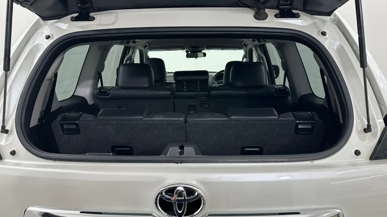2020 Toyota Landcruiser Prado Gallery Image 19