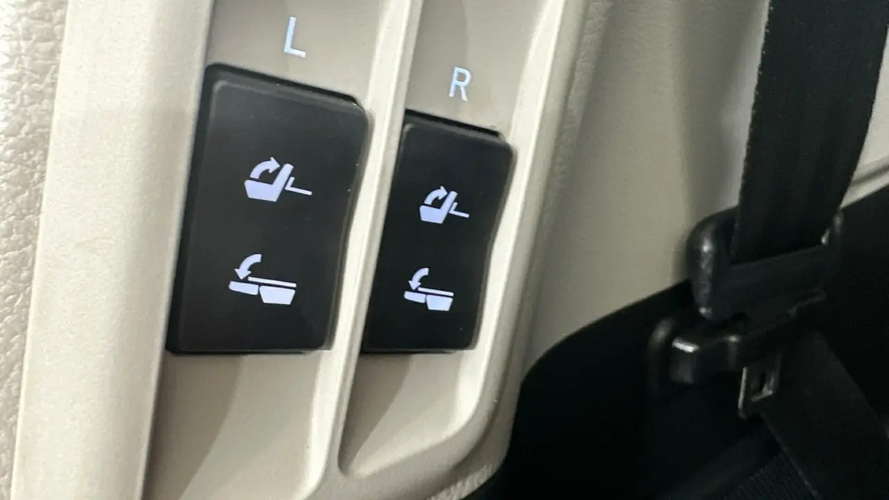 2019 Toyota Landcruiser Prado Gallery Image 19