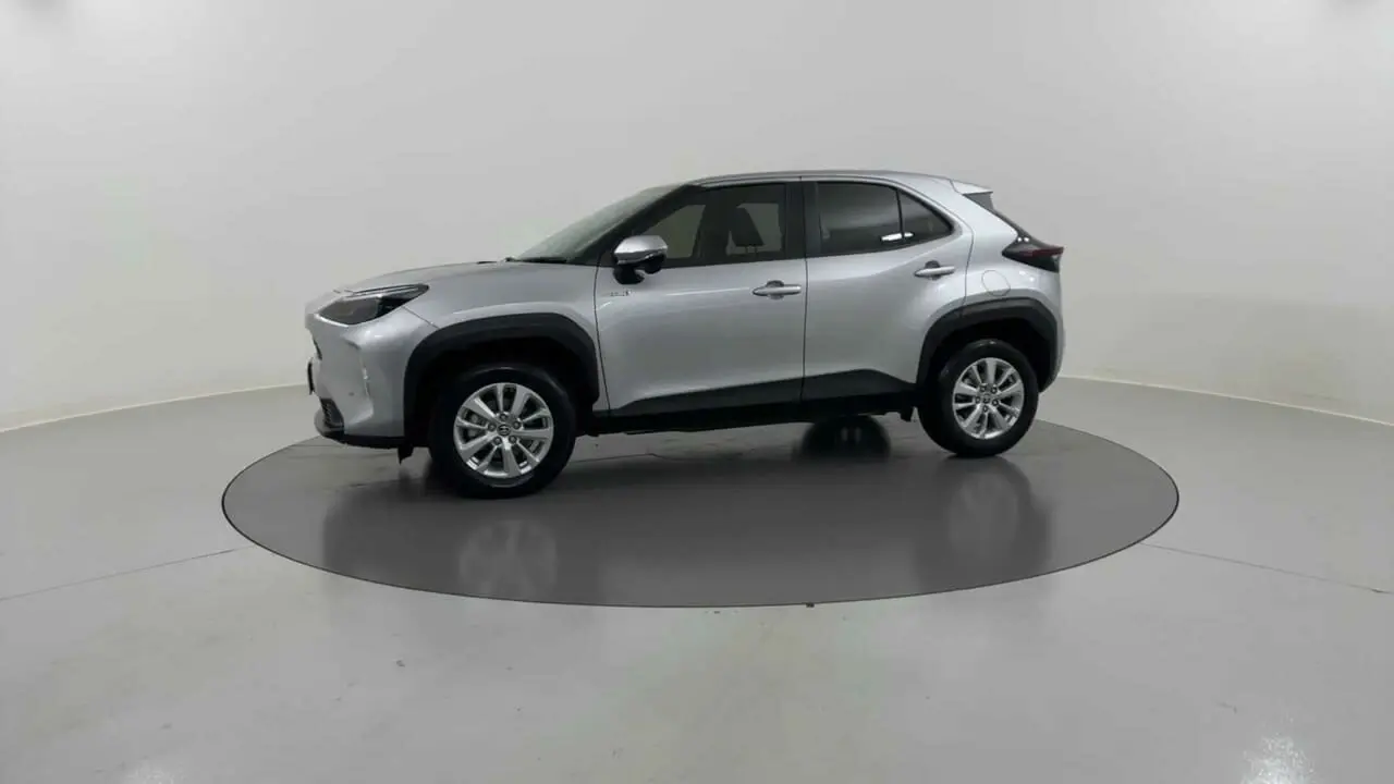 2022 Toyota Yaris Cross Gallery Image 2