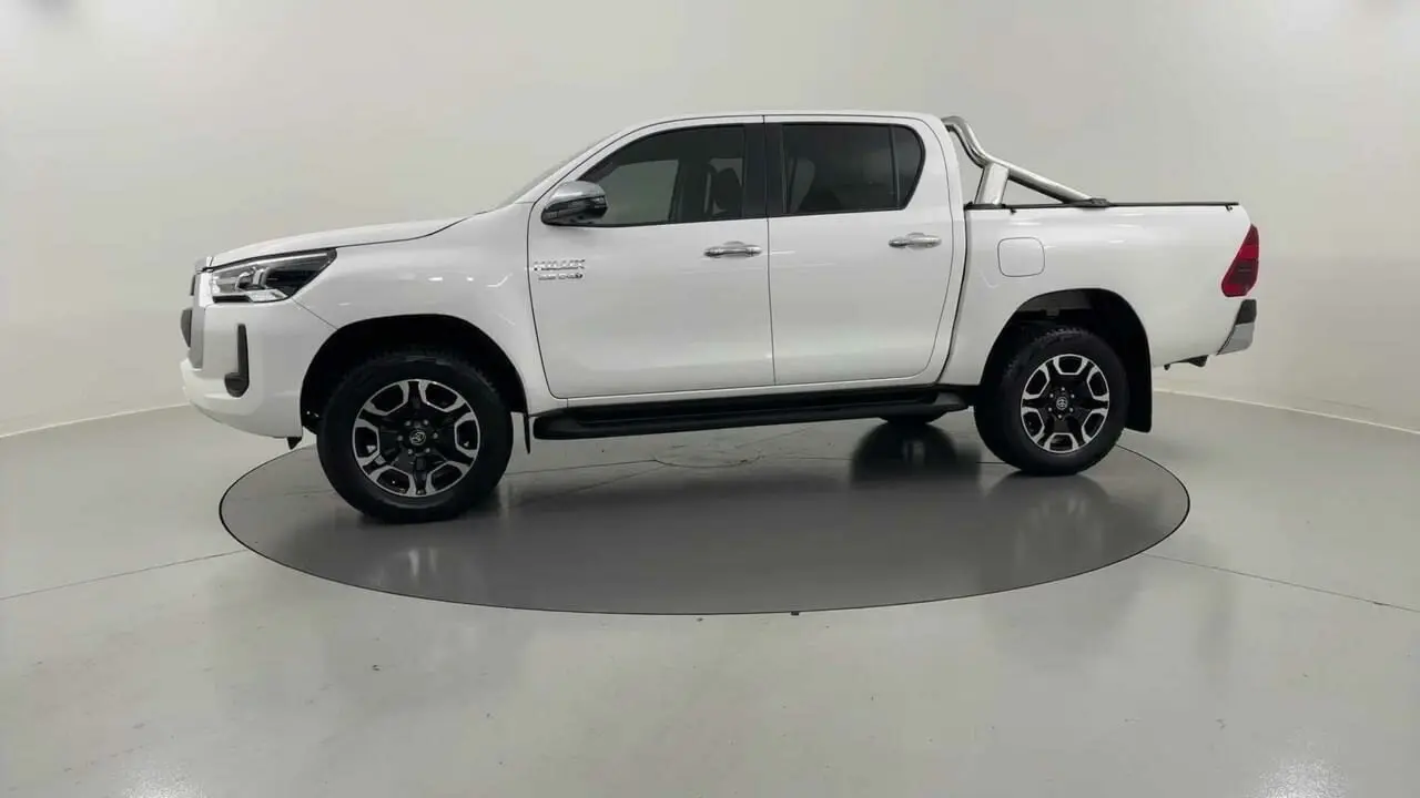 2023 Toyota Hilux Gallery Image 2
