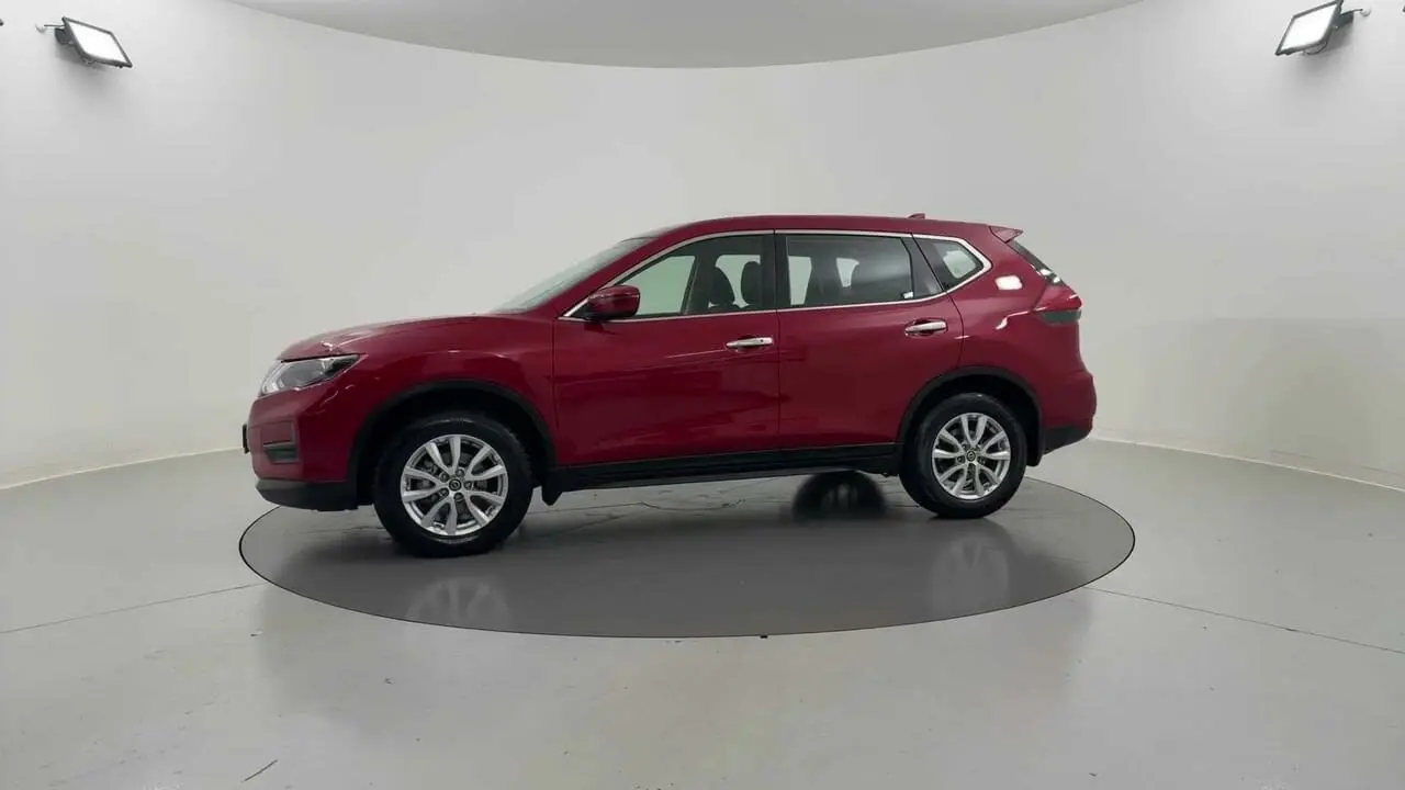 2021 Nissan X-Trail Gallery Image 3