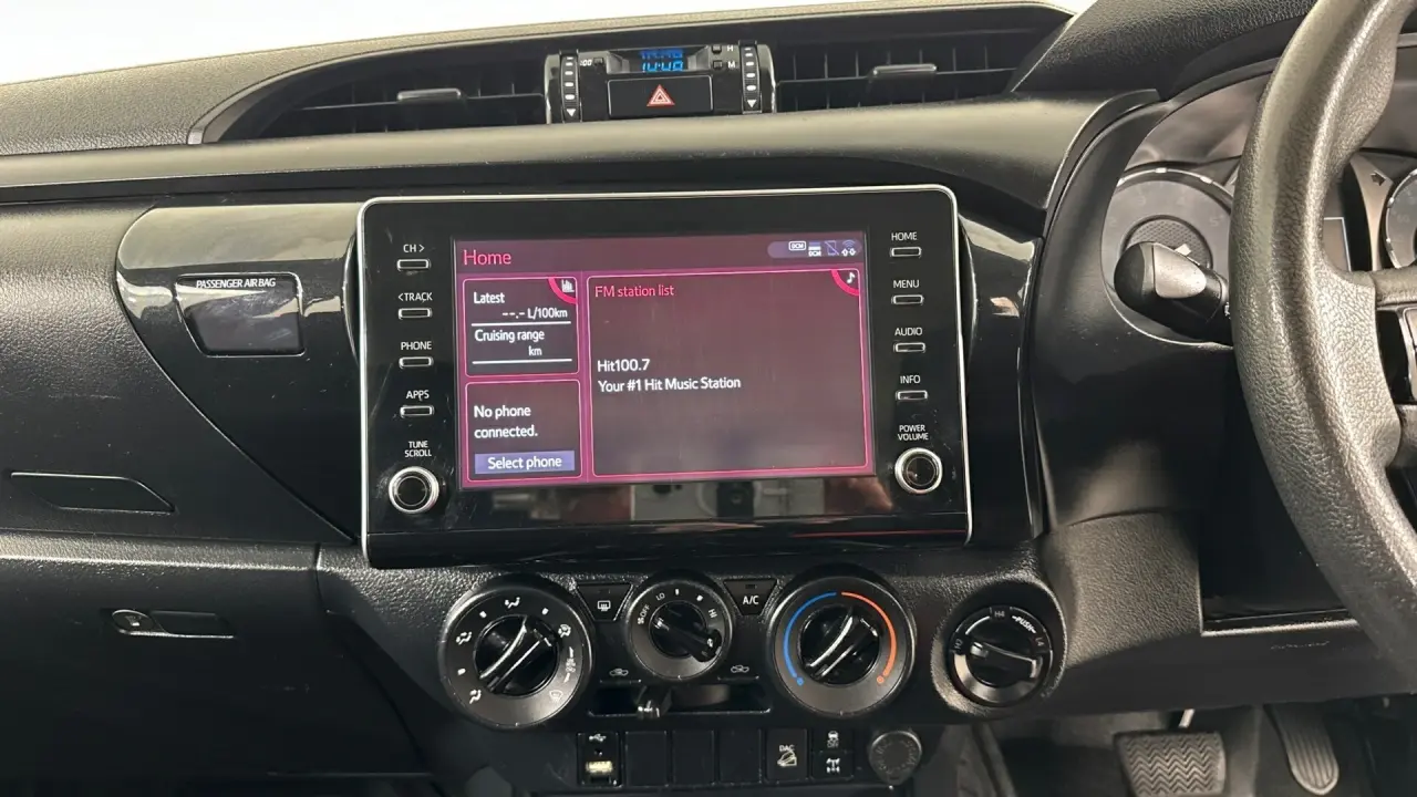 2021 Toyota Hilux Gallery Image 12