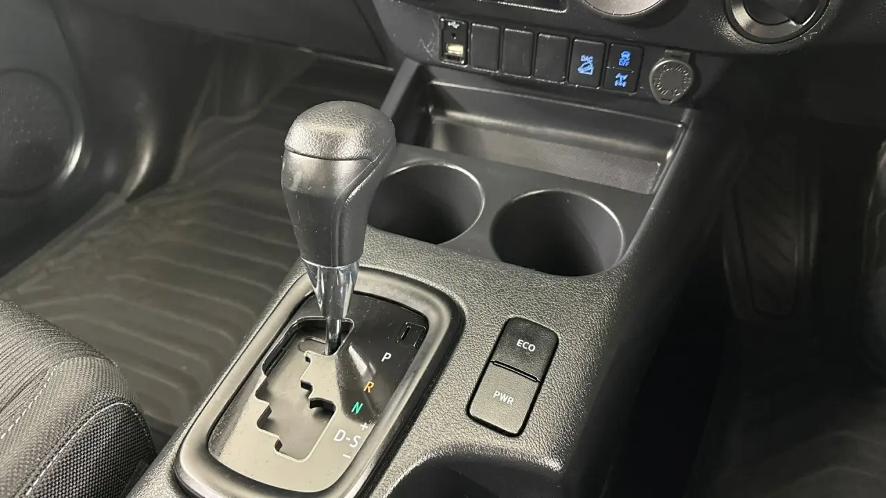 2021 Toyota Hilux Gallery Image 13