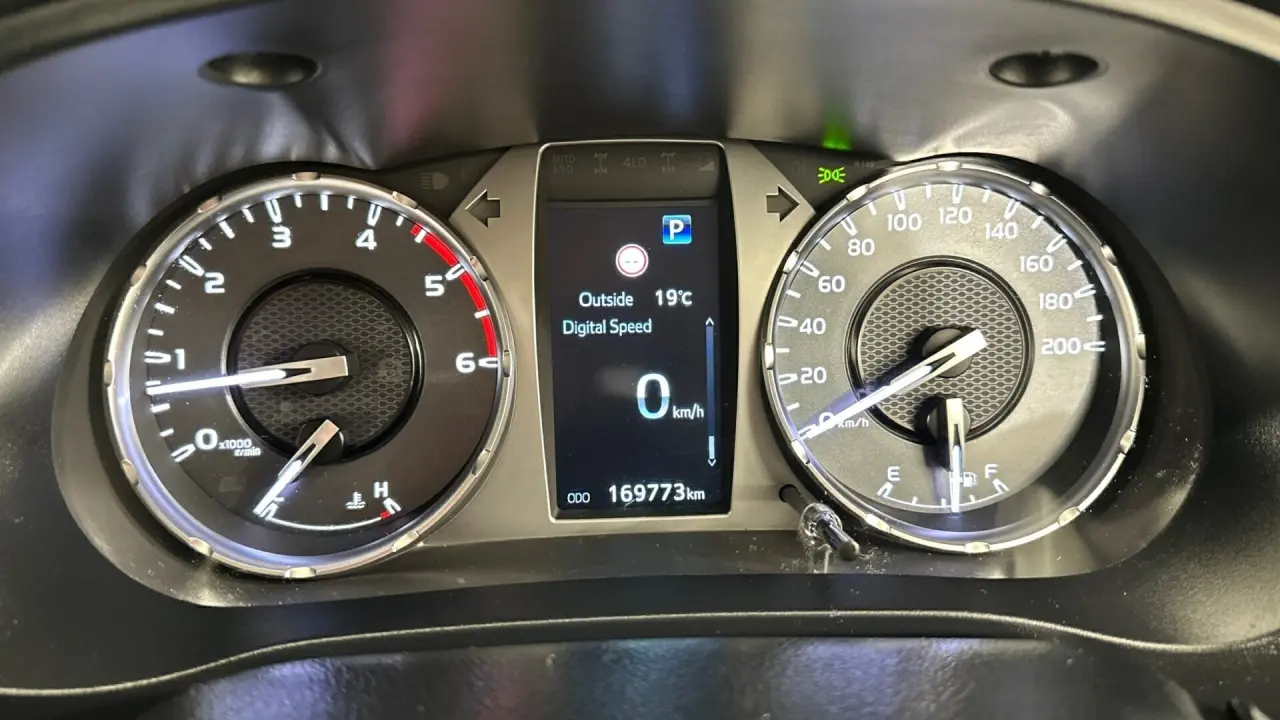 2021 Toyota Hilux Gallery Image 9