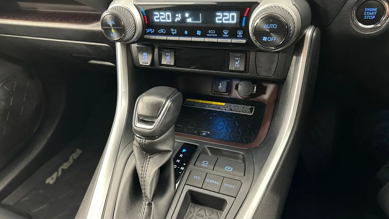 2020 Toyota RAV4 Gallery Image 11