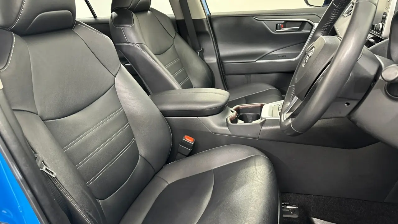 2020 Toyota RAV4 Gallery Image 13
