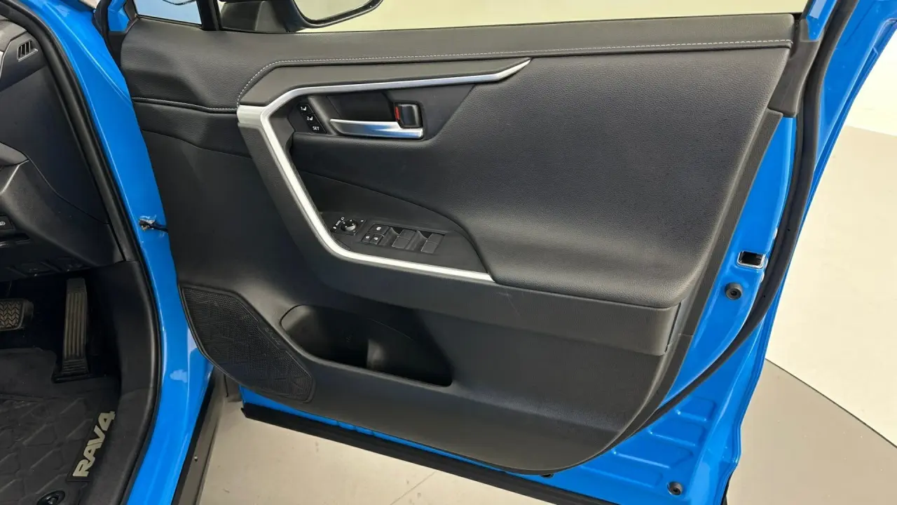 2020 Toyota RAV4 Gallery Image 15