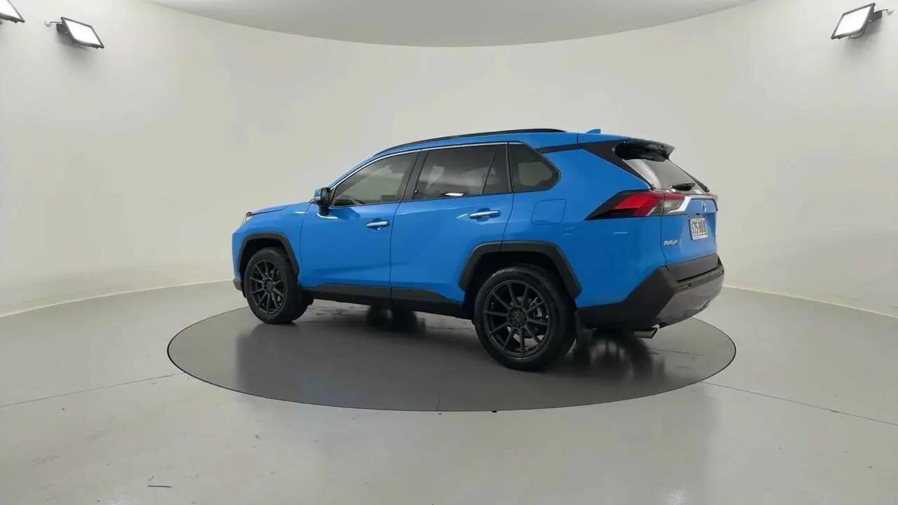 2020 Toyota RAV4 Gallery Image 3