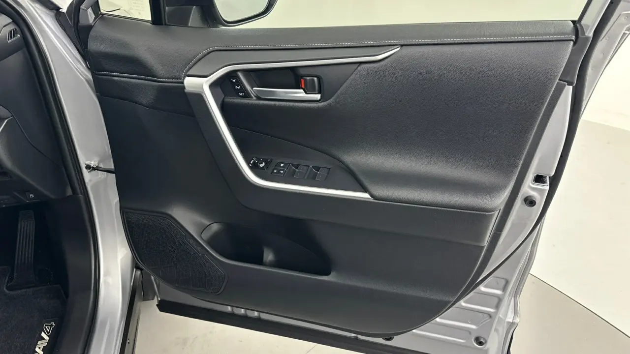 2023 Toyota RAV4 Gallery Image 16