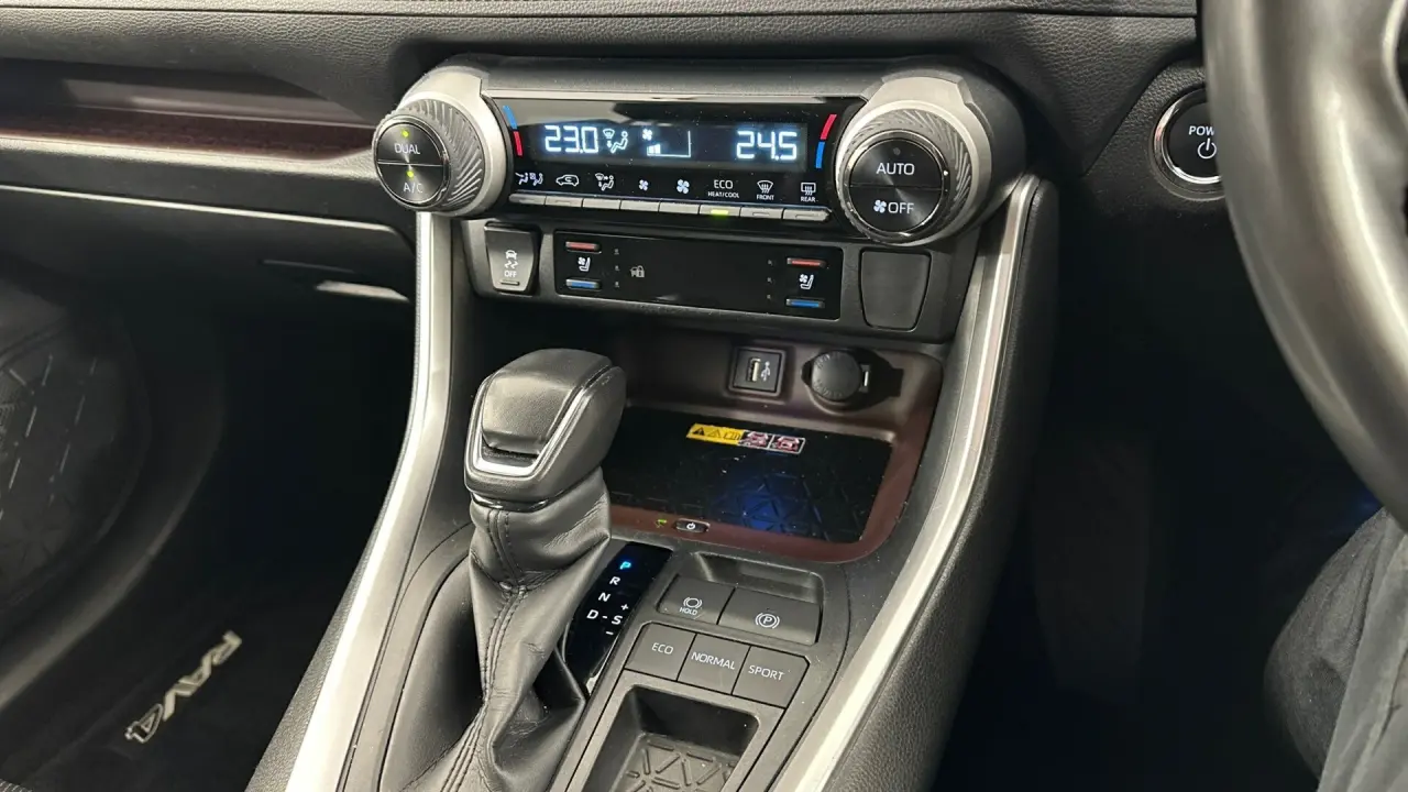 2024 Toyota RAV4 Gallery Image 13