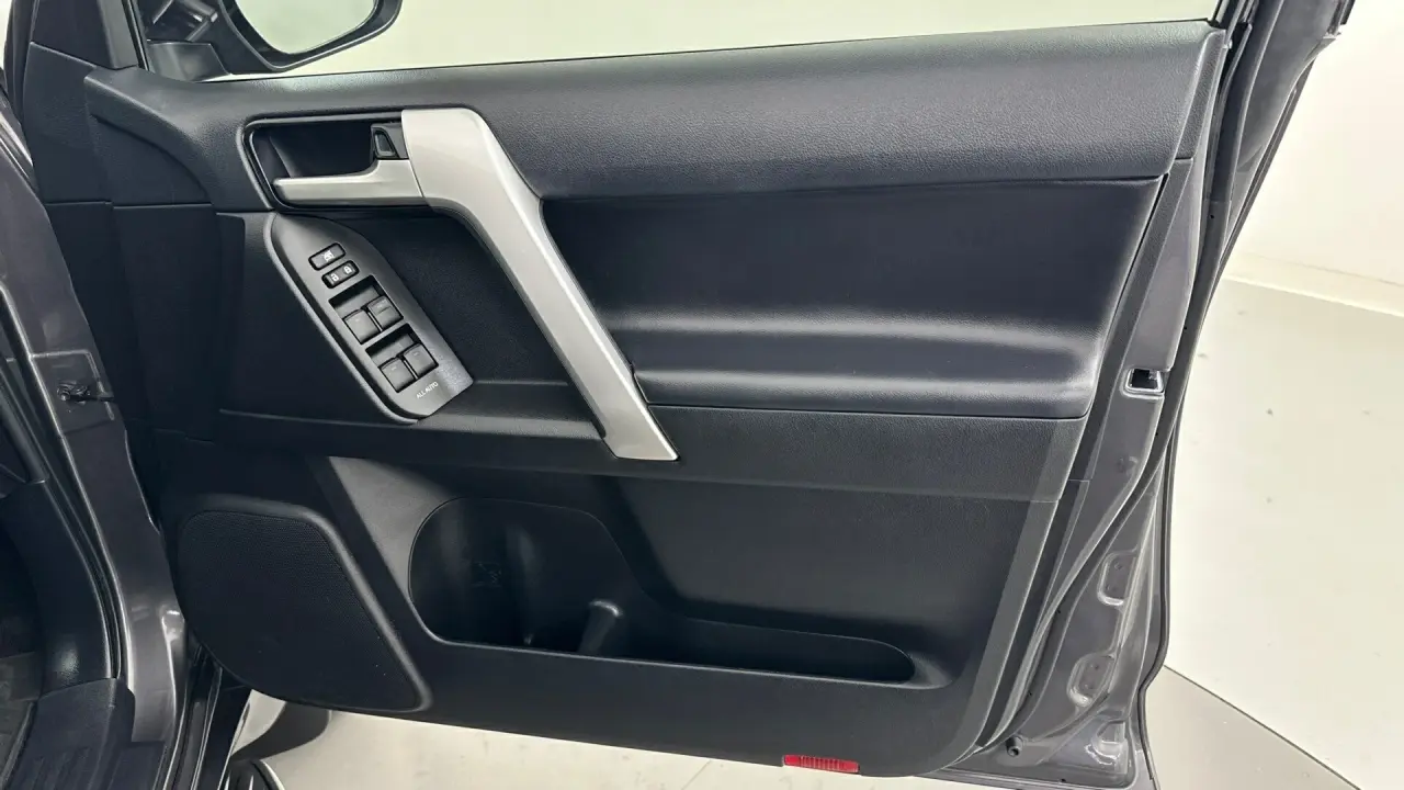 2019 Toyota Landcruiser Prado Gallery Image 16